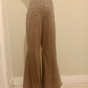 NWT Versona women's modern super wide bell bottom denim pants. Size 14